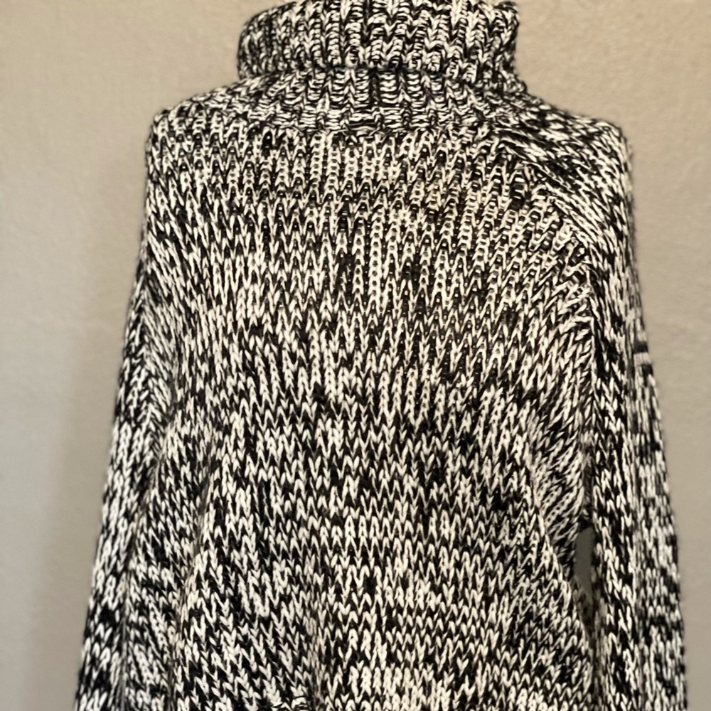 H&M divided brand Black and white knitted sweater.